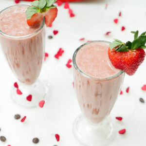Eva Amurri shares a recipe for Chocolate-Covered Strawberry Smoothies
