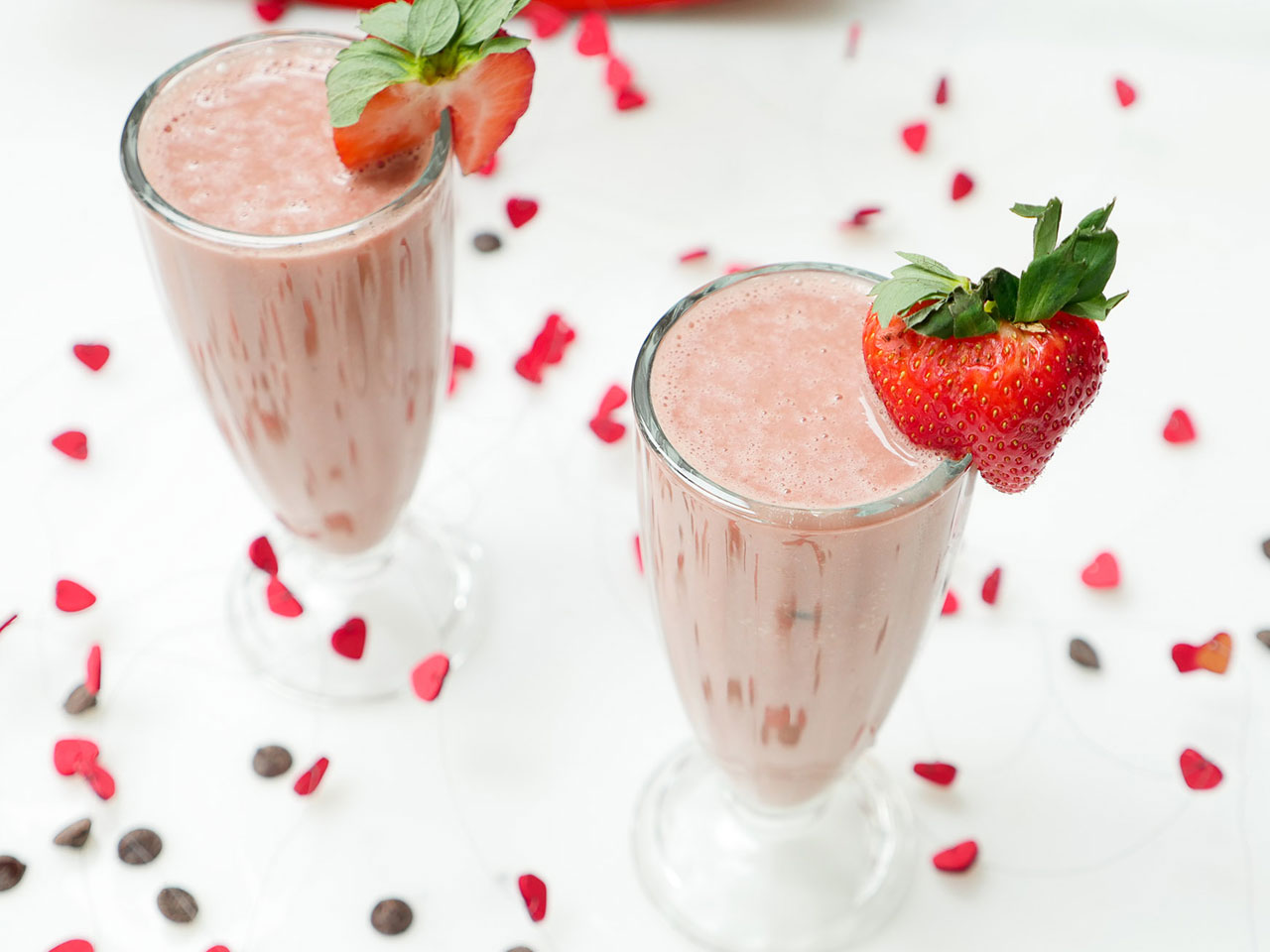 Eva Amurri shares a recipe for Chocolate-Covered Strawberry Smoothies