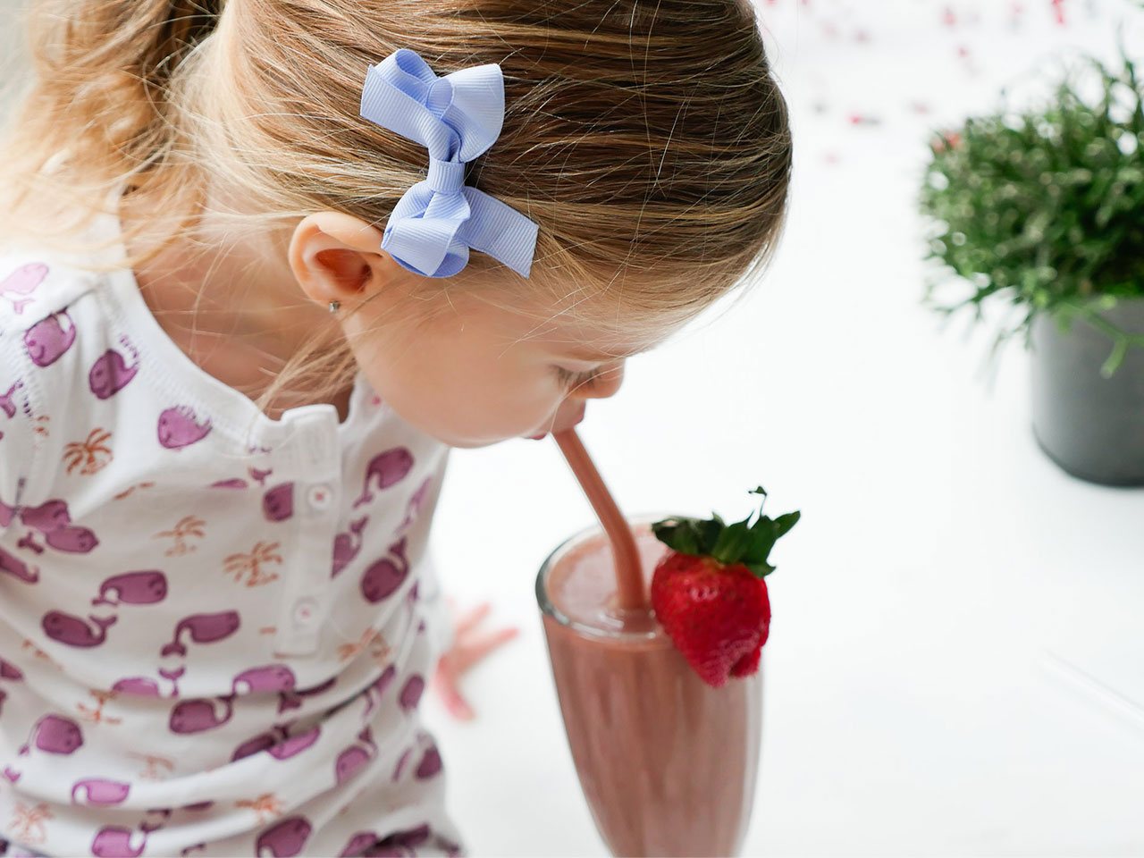 Eva Amurri shares a recipe for Chocolate-Covered Strawberry Smoothies