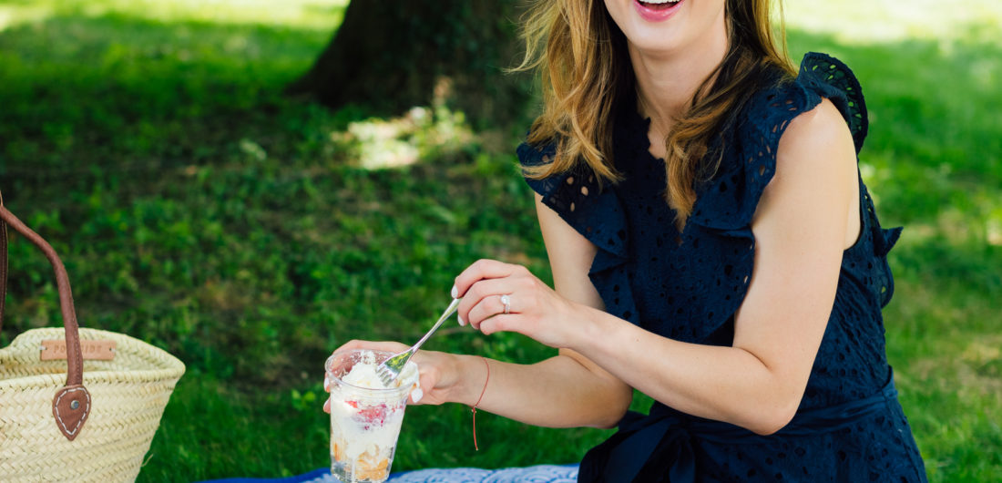 Eva Amurri Martino enjoys a picnic in her backyard