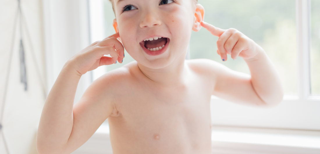 Eva Amurri Martino's son major goofs around in a leg cast