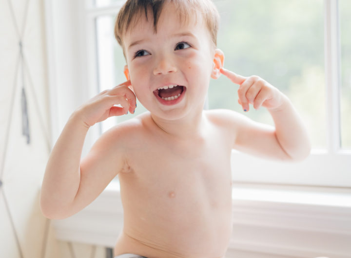 Eva Amurri Martino's son major goofs around in a leg cast