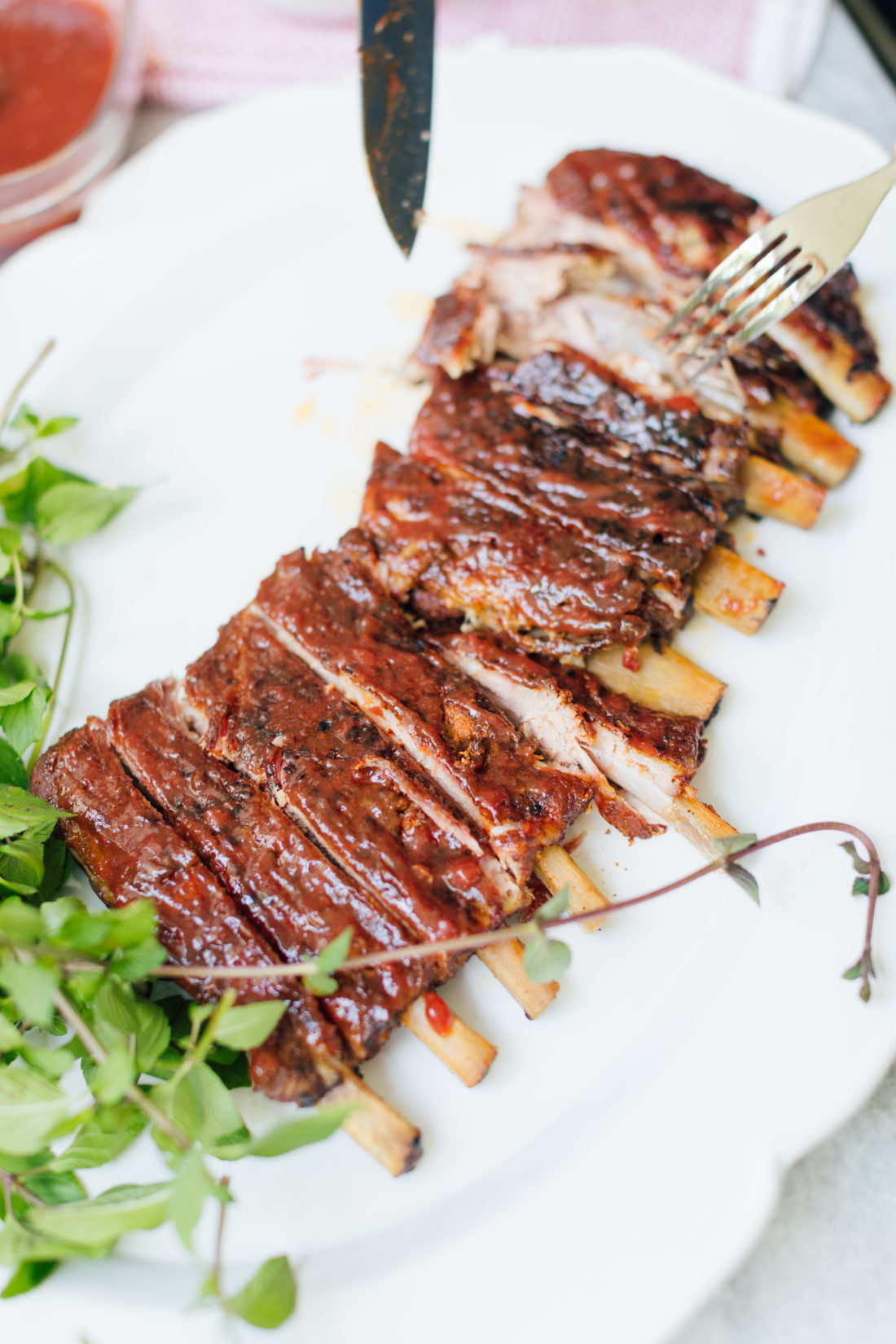Eva Amurri Martino cuts her rack of ribs on a serving dish