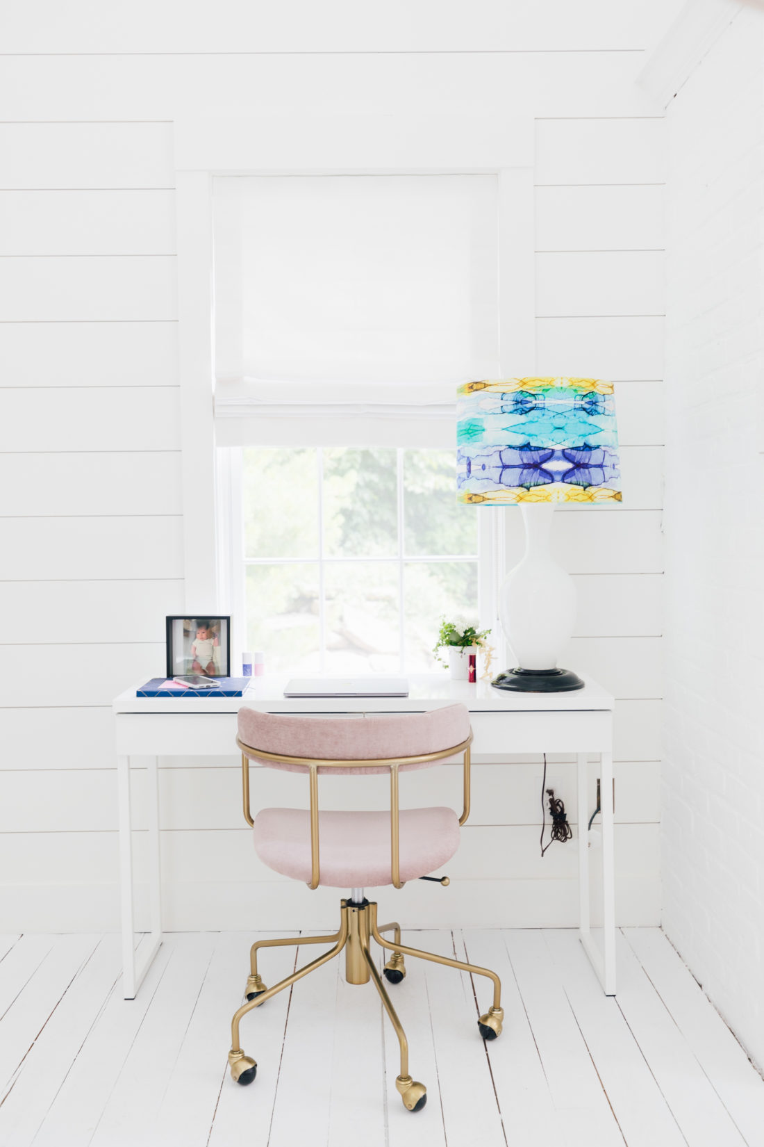 An associates desk at the REZTT Studio