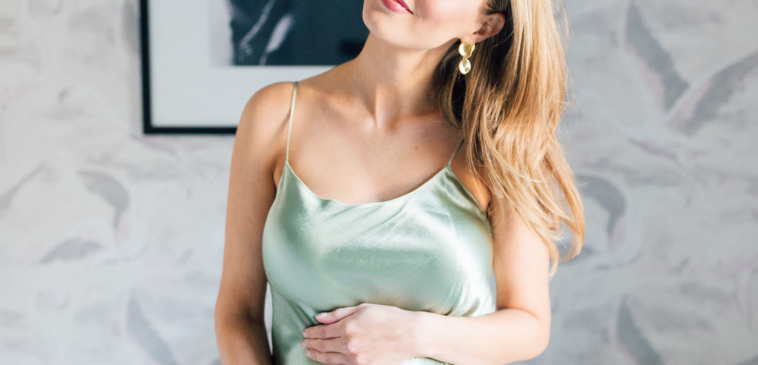 Eva Amurri Martino cradles her baby bump in a gorgeous silk dress from Verishop