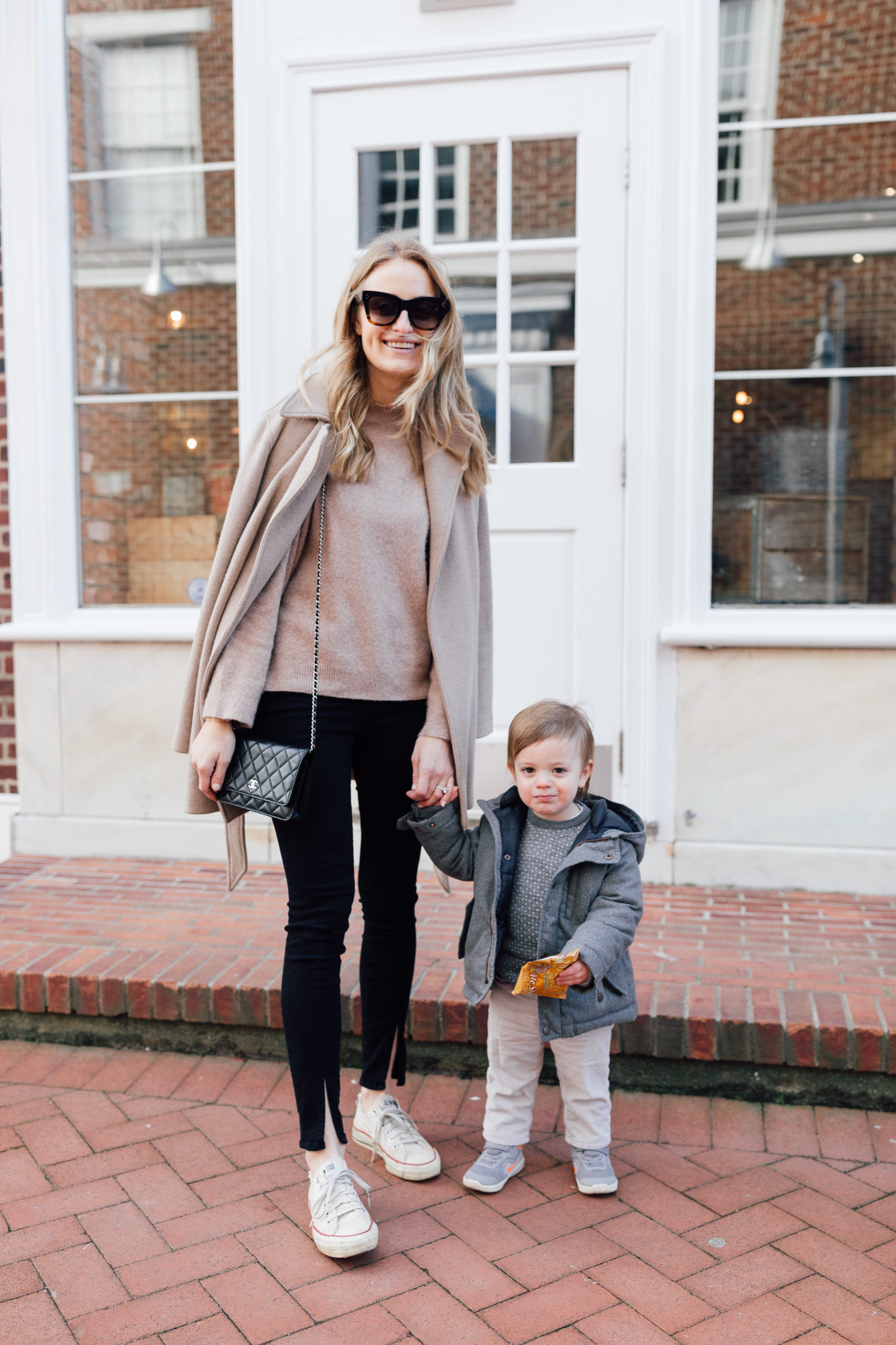 Guest Blogger Stephanie Trotta of the Girl Guide shares her tips for chic postpartum style