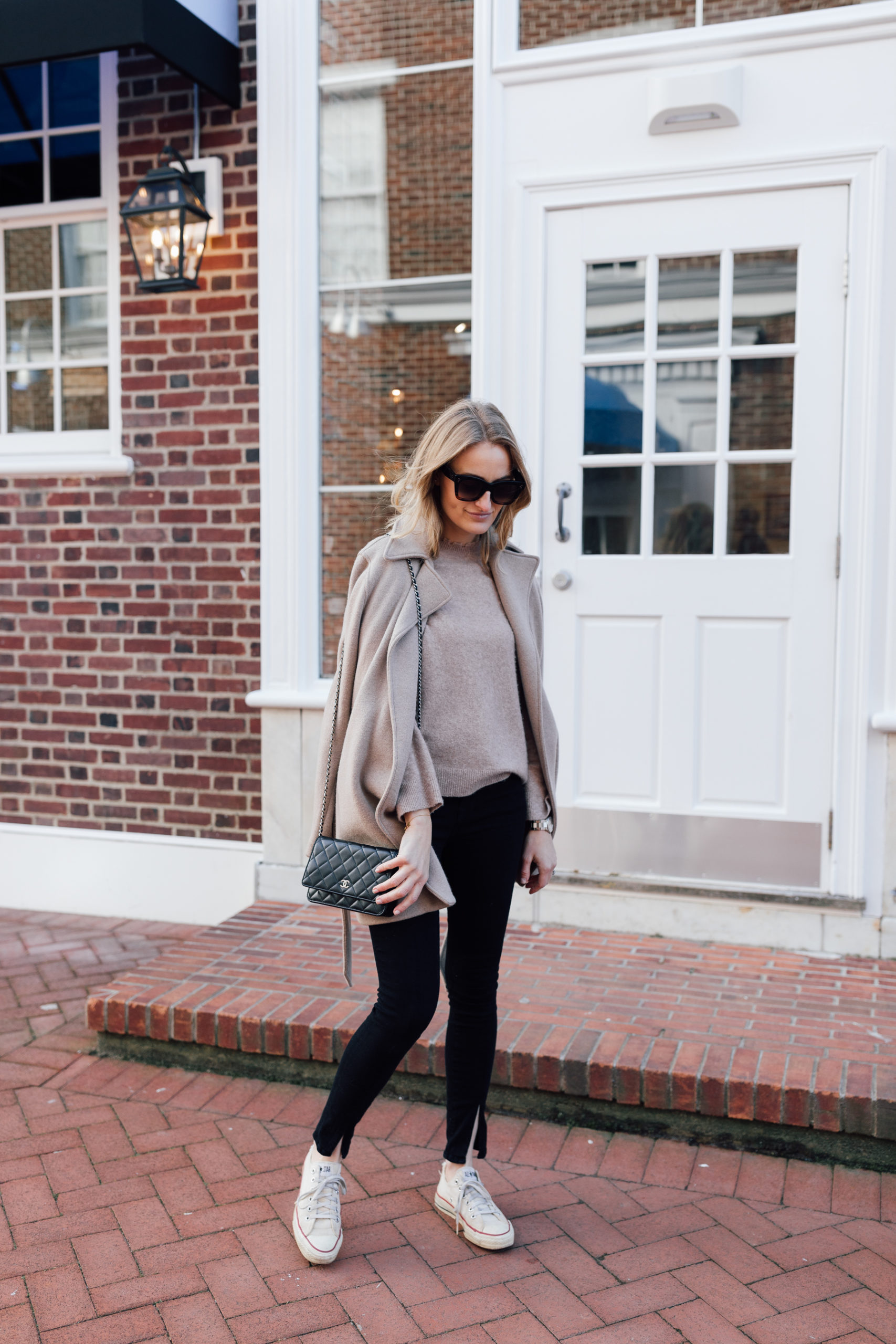 Guest Blogger Stephanie Trotta of the Girl Guide shares her tips for chic postpartum style